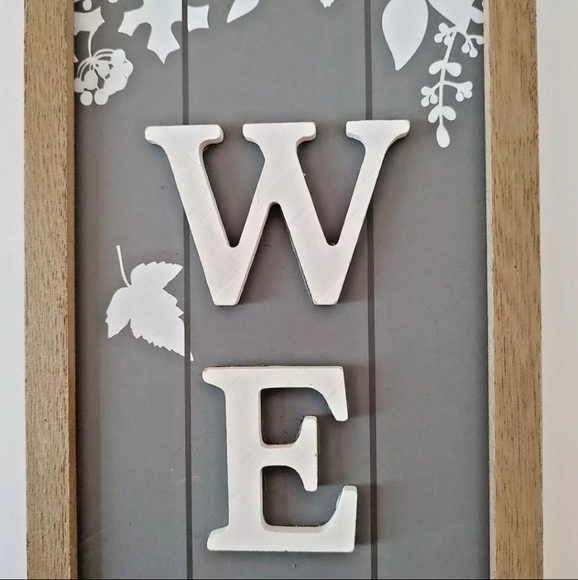 Old East Main Company Freestanding Wood Welcome Sign Pumpkin Flowers Leaves Bead - Picture 5 of 16